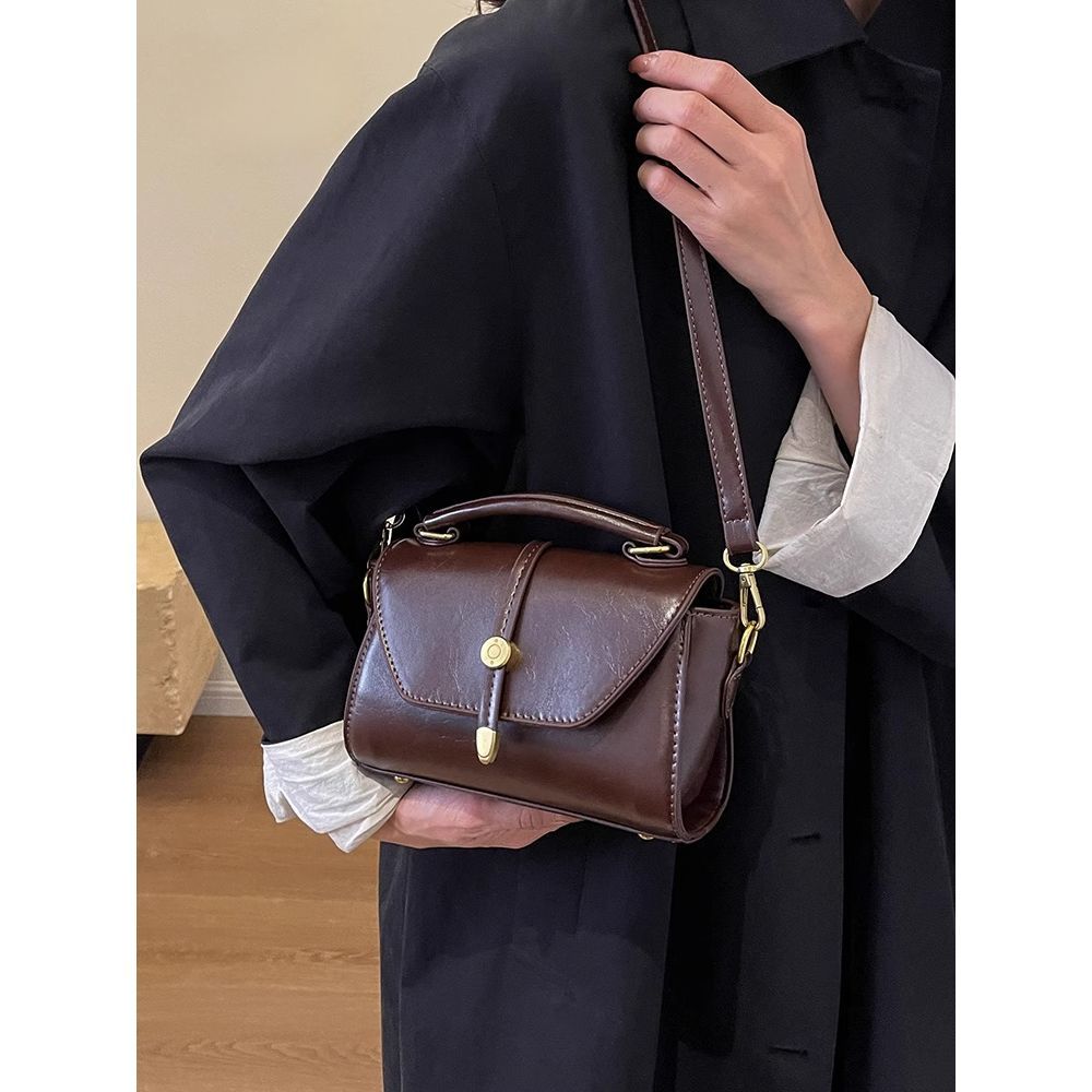 Vintage-Inspired Leather Handbag LoungeYard — product view 3