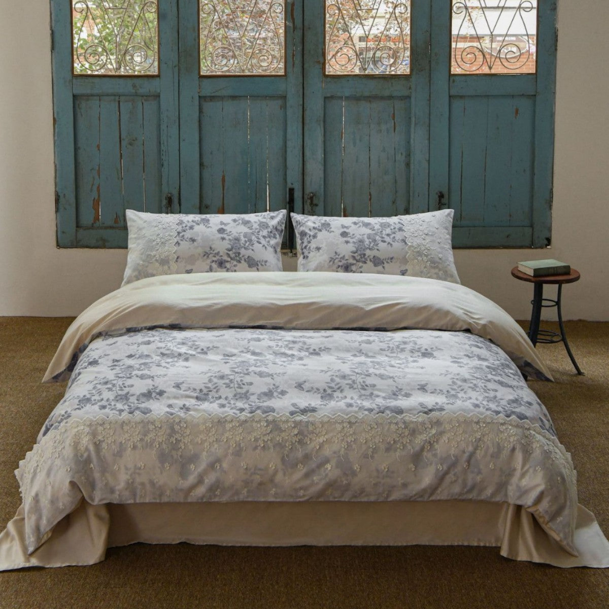 Luxurious cotton satin bedding set with floral all-over pattern, delicate lace and reversible feature — product view 4
