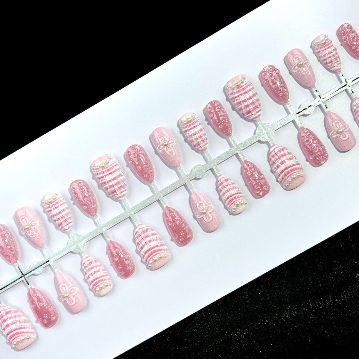 Elegant Decorative Press-On Nail Set 1790745418 — product view 2