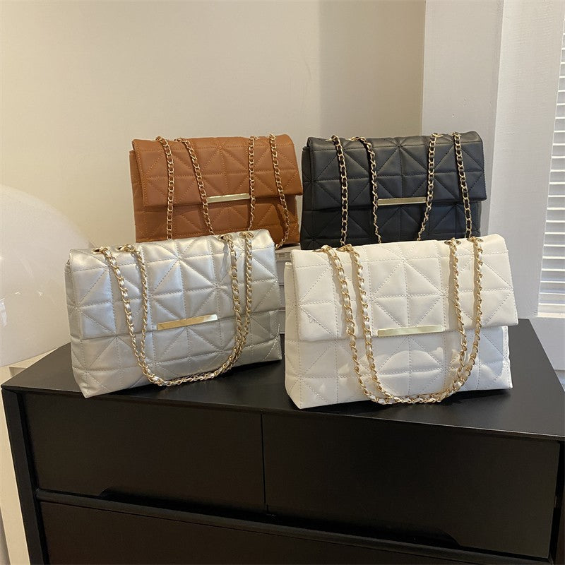 Elegant Quilted Handheld Bag — product view 5