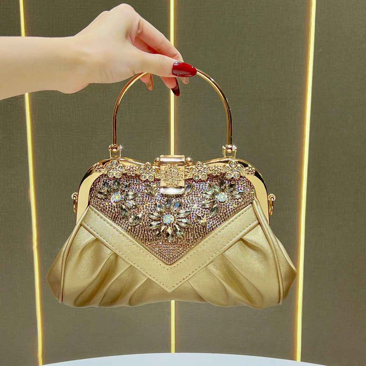 Elegant Decorative Handheld Evening Bag — product view 2