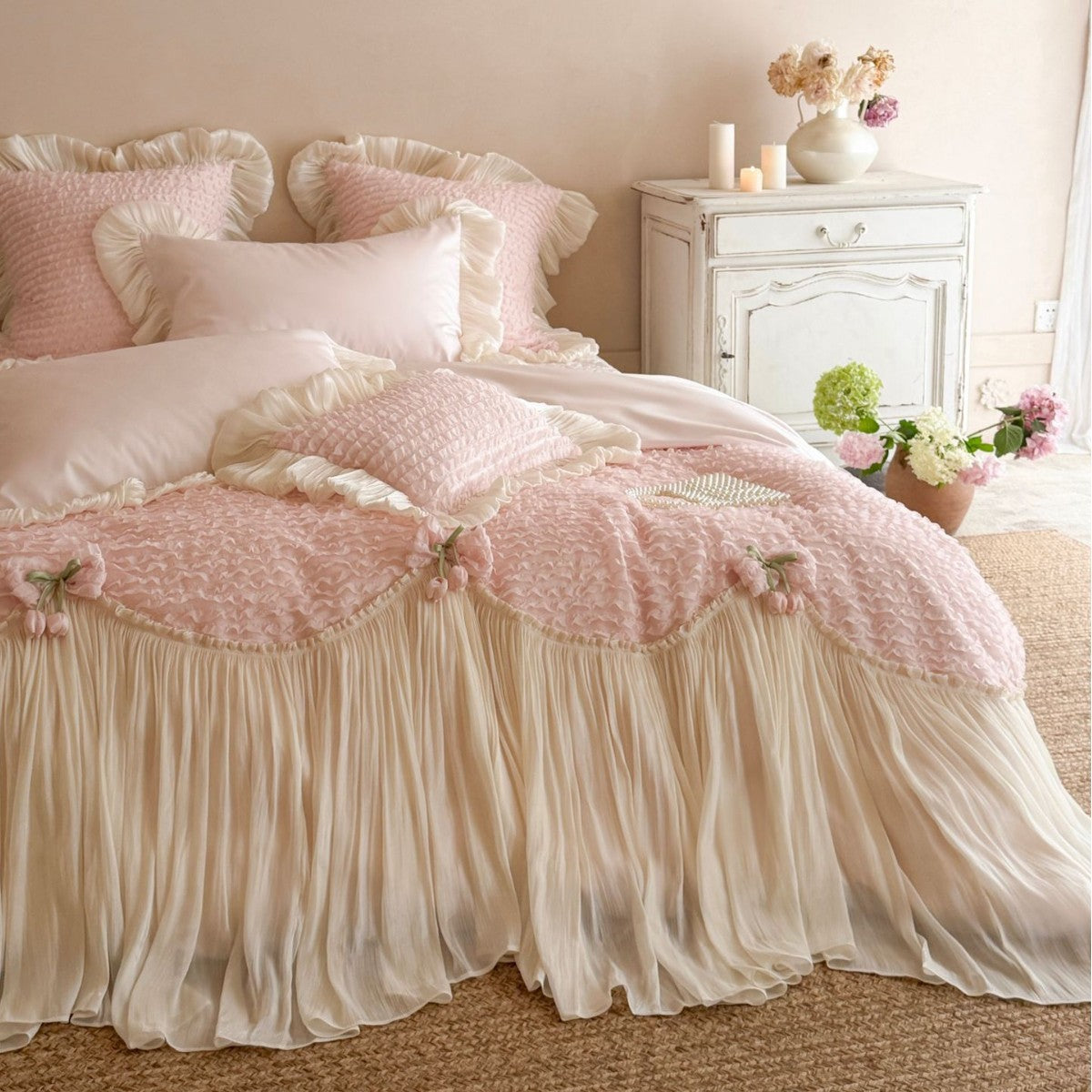 Luxurious duvet cover set with pleated bed skirt, ruffles and delicate frill decoration — product view 2