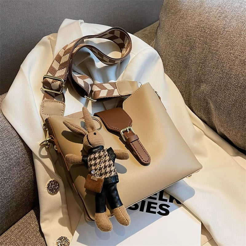 Versatile Chic Crossbody Bag LoungeYard — product view 3