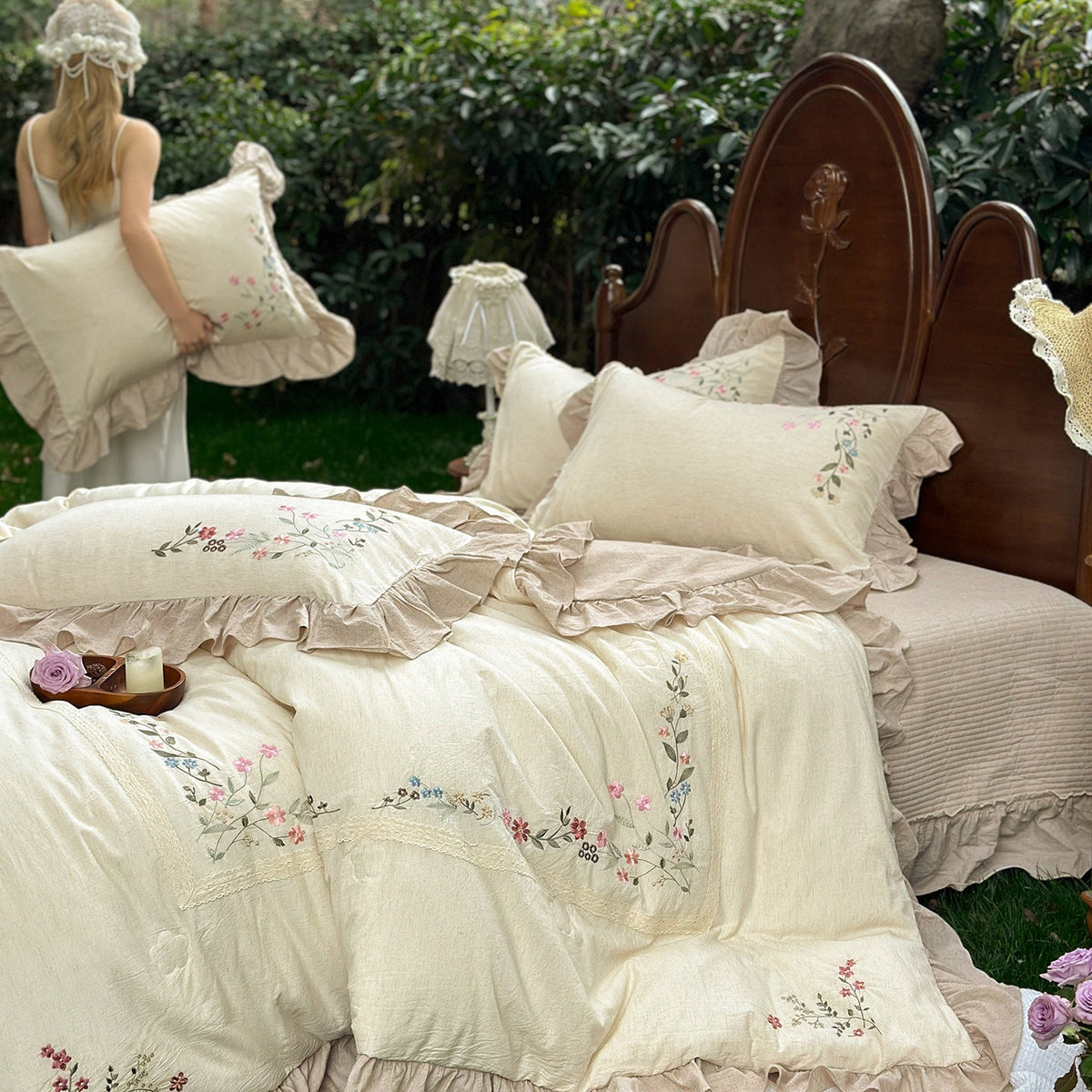 Embroidered linen-look bedding set with frill and romantic floral relief — product view 7
