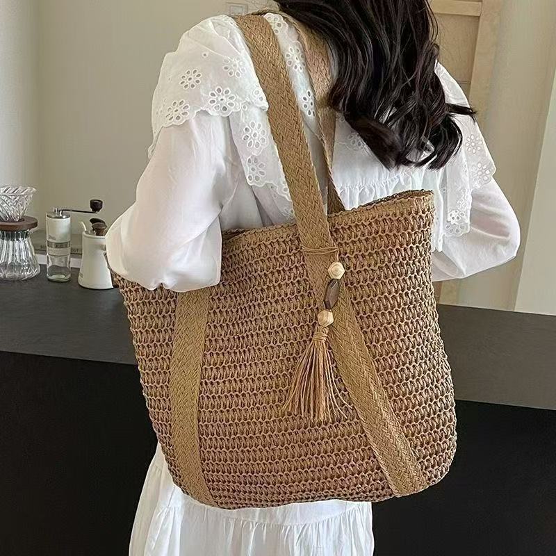 Handmade straw bag LoungeYard — product view 1