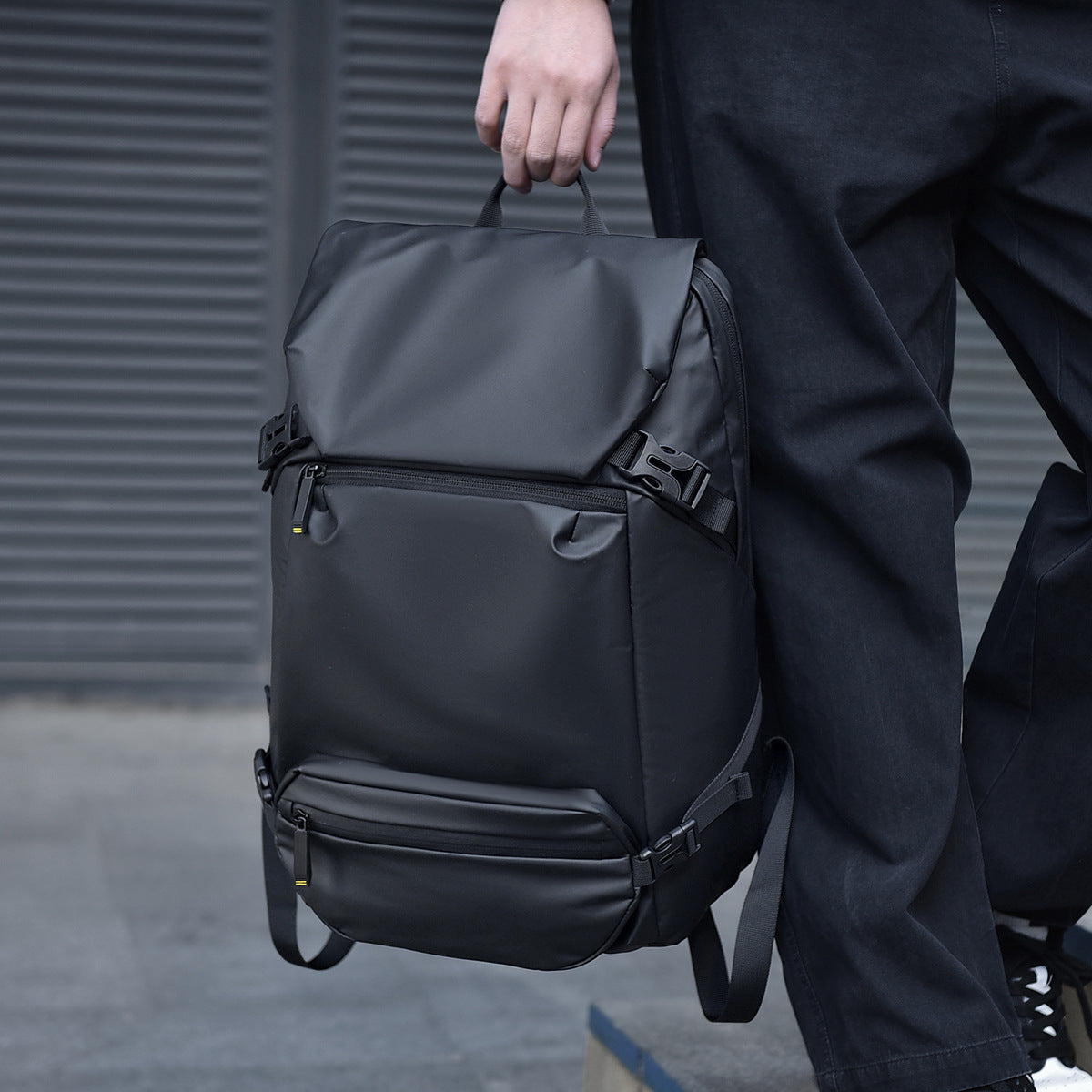 Versatile Urban Waterproof Rucksack LoungeYard — product view 2