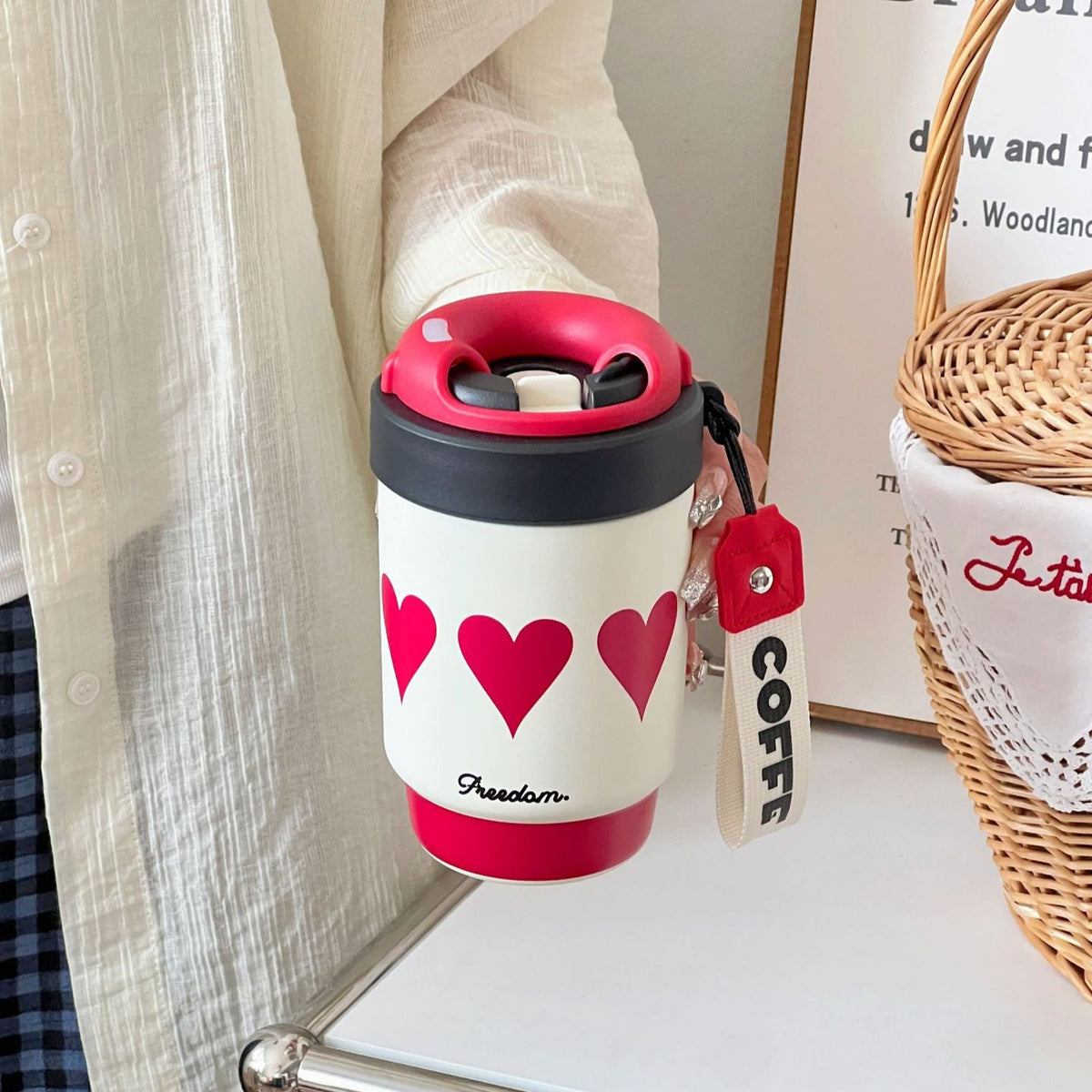 Women's Insulated Coffee Cup with Practical Closure Mechanism LoungeYard — product view 2