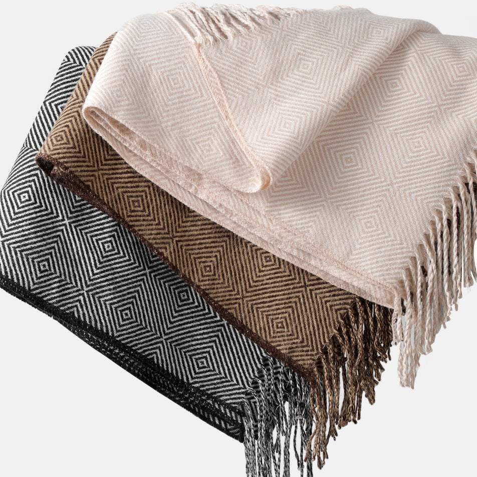 Cozy Geometric Throw Blanket — product view 1