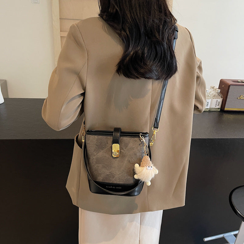Chic Structural Handbag LoungeYard — product view 5