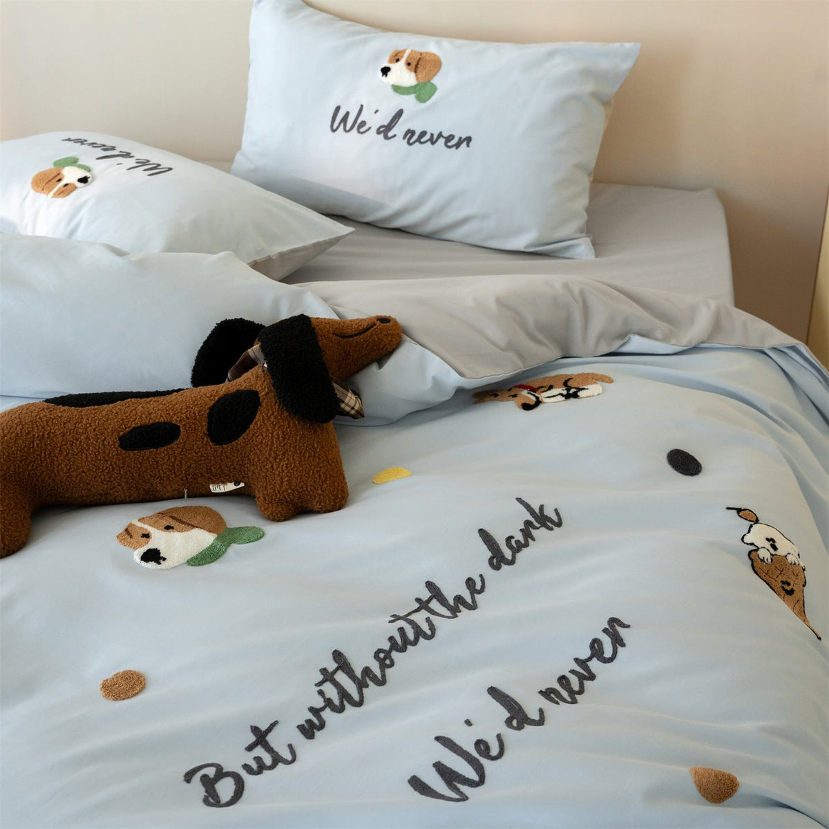 Reversible cotton bedding set with fine Christmas embroidery and satin finish reverse side — product view 2