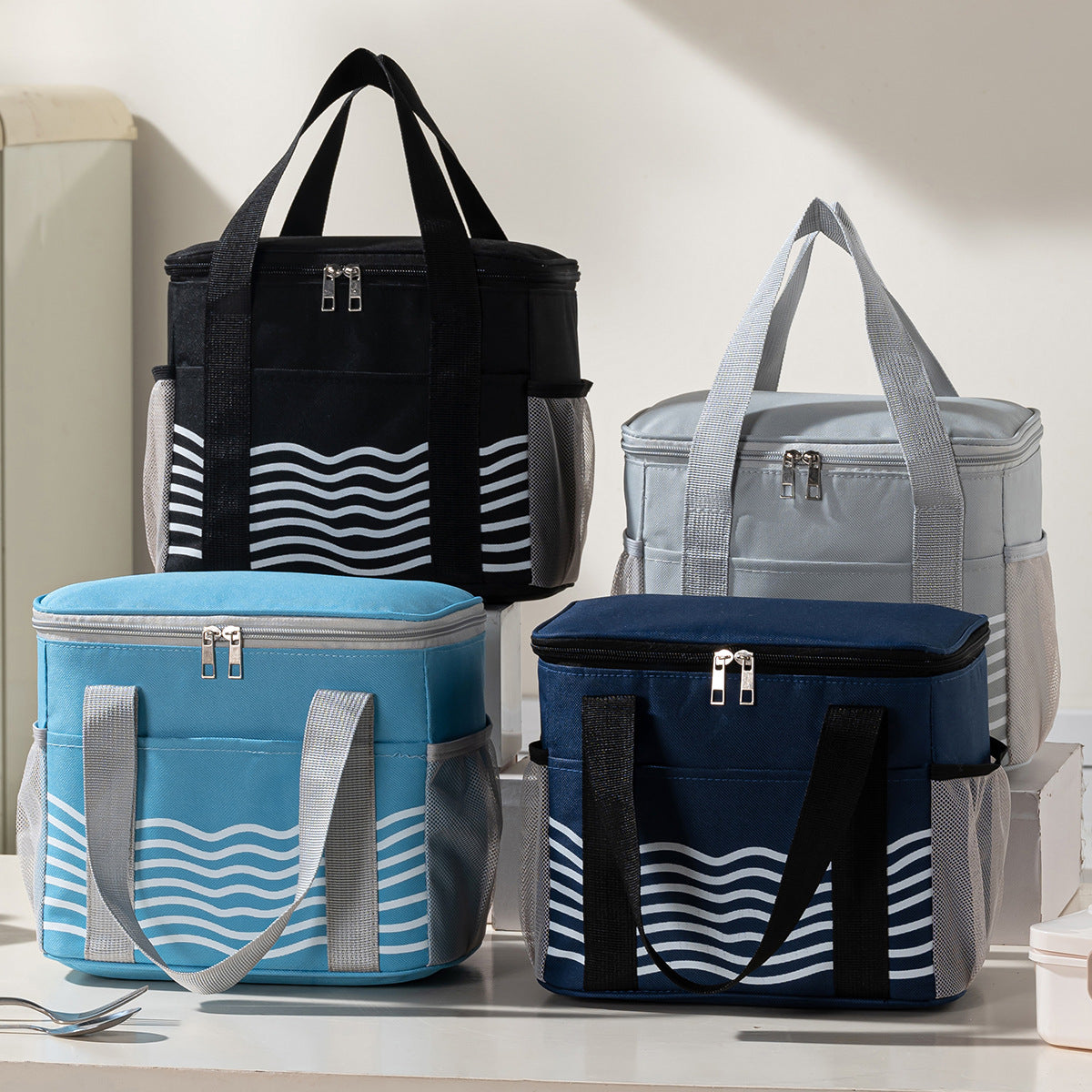 Insulated Thermal Lunch Cooler Bag LoungeYard — product view 1