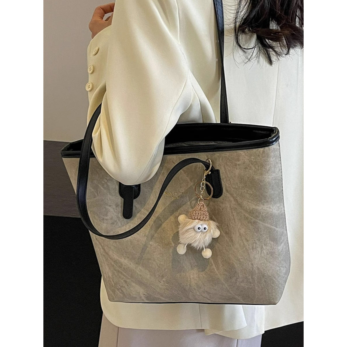 Stylish Zippered Tote Bag LoungeYard — product view 2