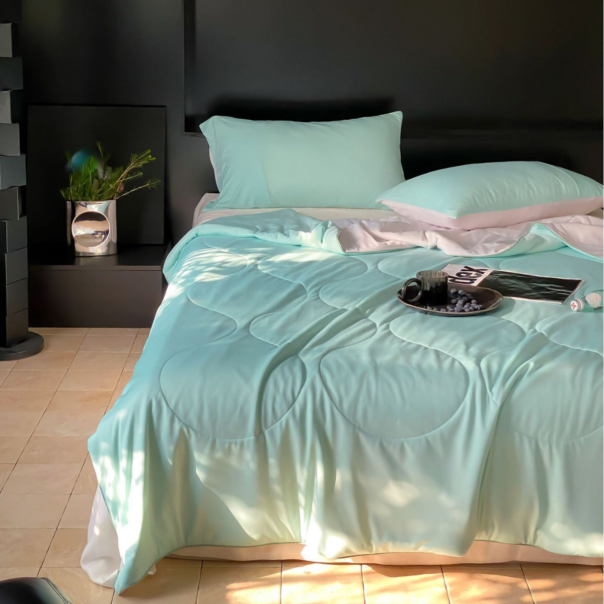 Light quilted blanket made of microfiber satin, breathable and hypoallergenic — product view 2
