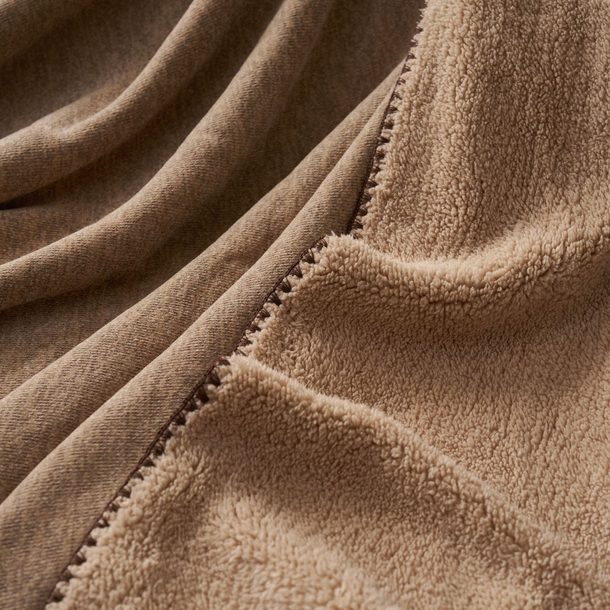 Cozy Sherpa Blanket — product view 4