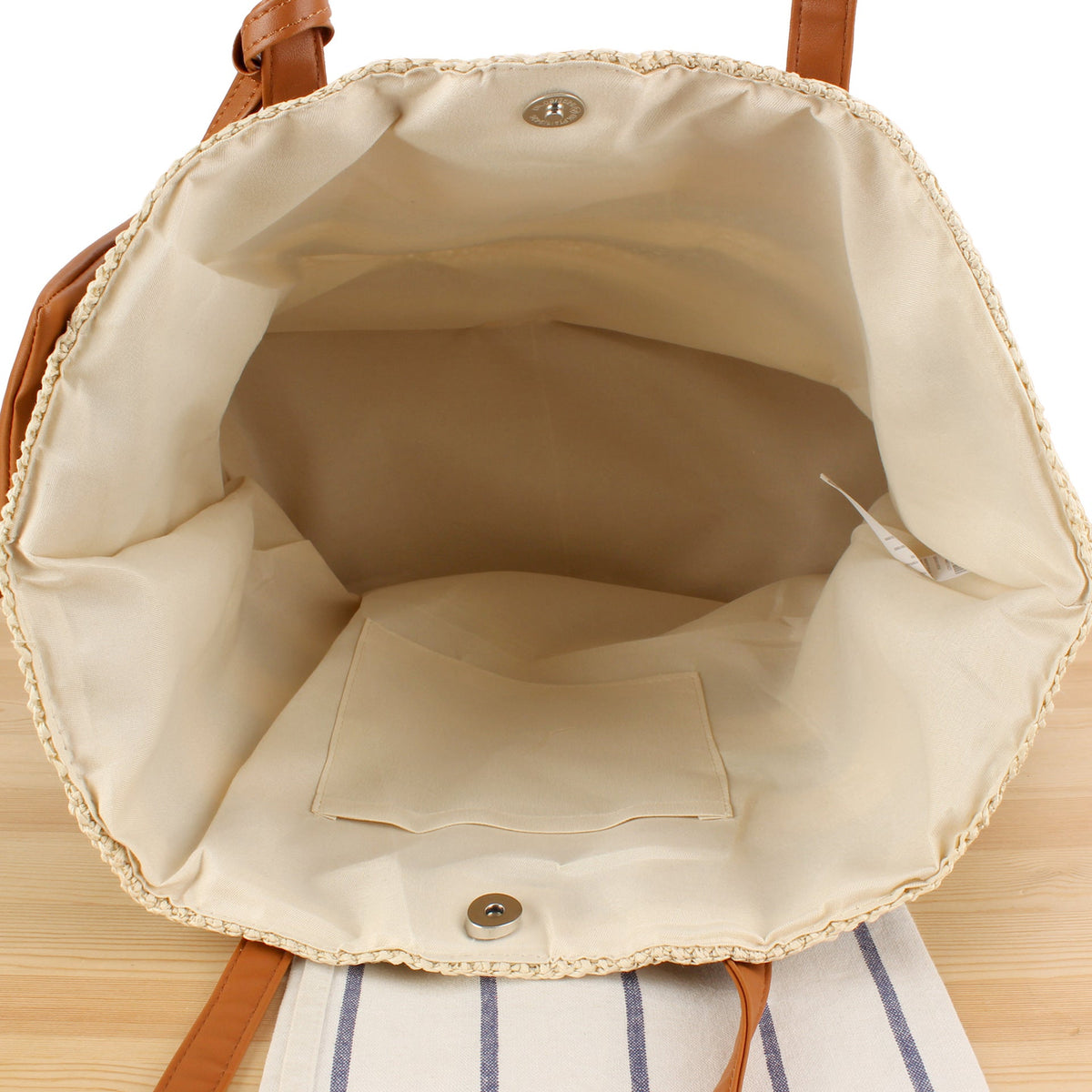 Beach bag with elegant leather handles and practical interior bag LoungeYard — product view 3