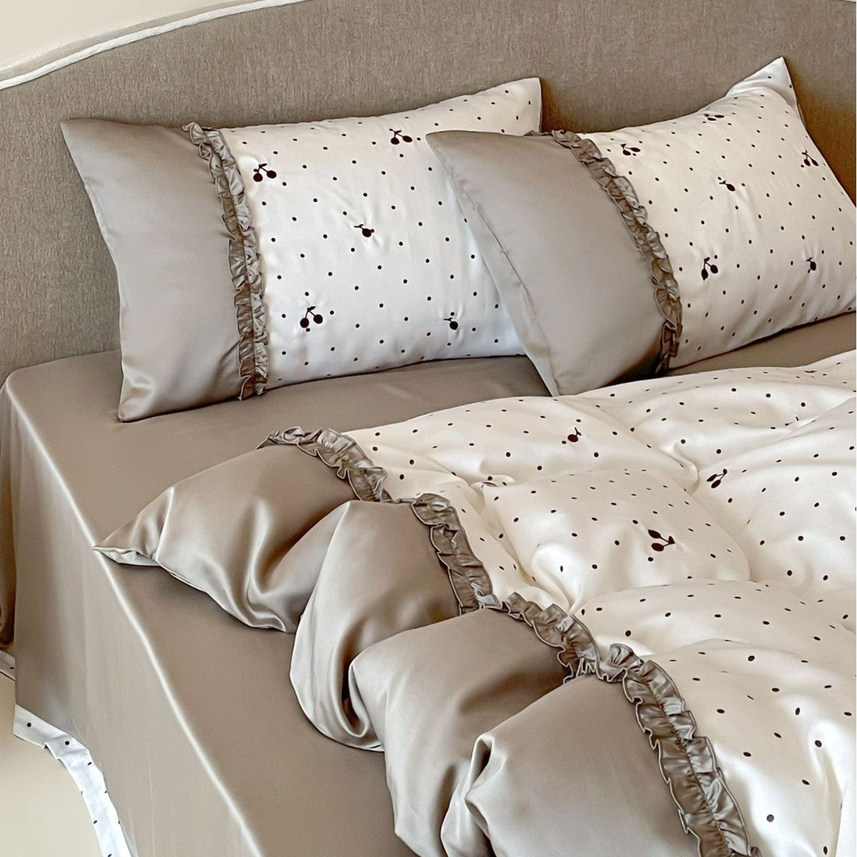 Satin bedding set with delicate ruffles and cherry pattern — product view 7
