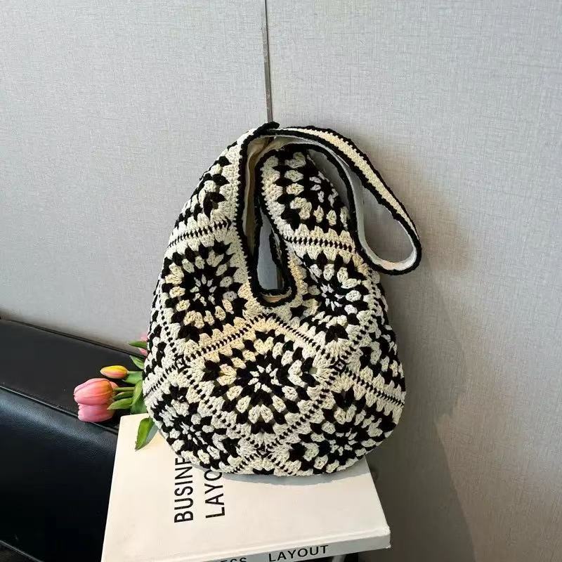 Hand-knotted shoulder bag with floral motifs LoungeYard — product view 2