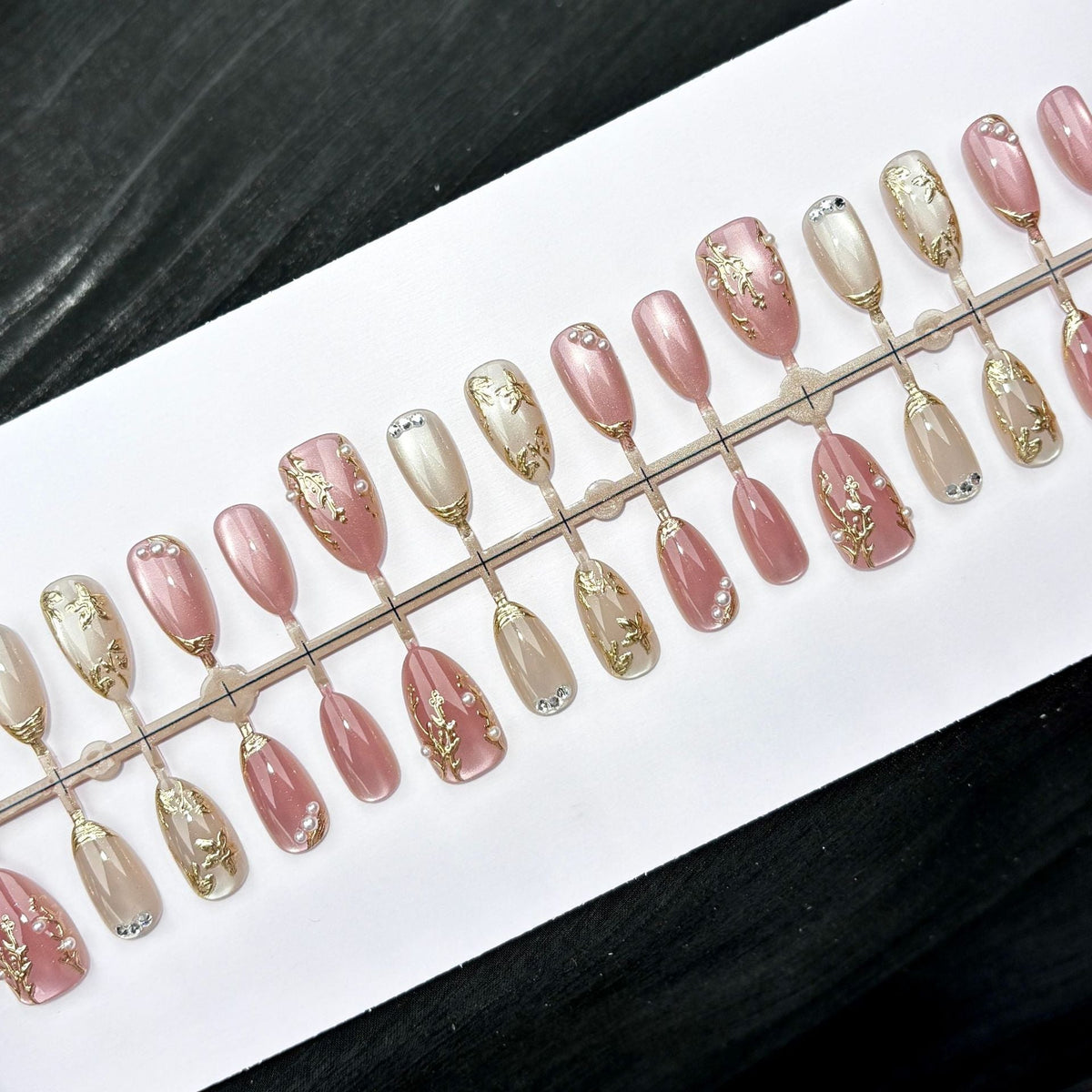 Elegant Floral-Design Press-On Nail Art Set — product view 2