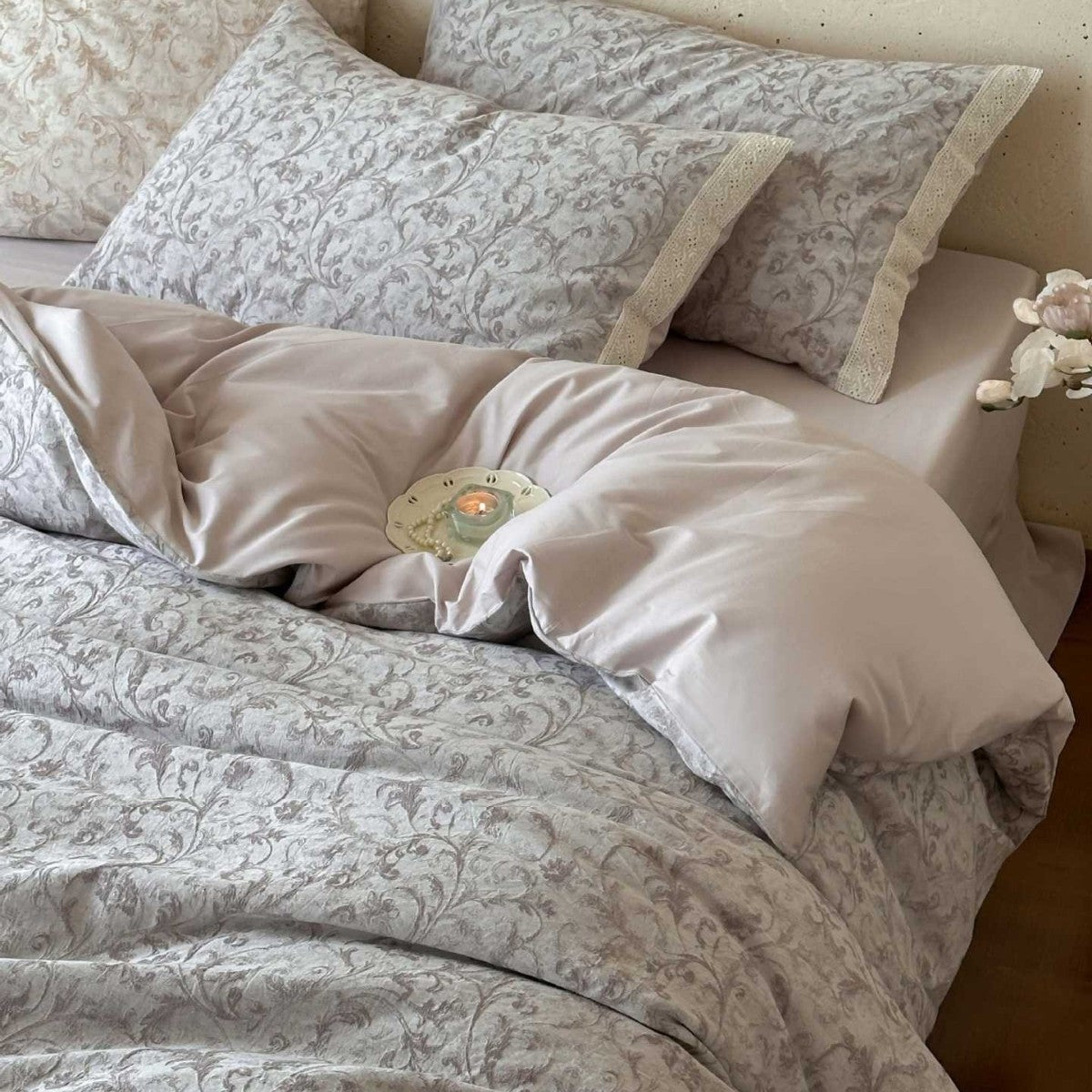 High-quality cotton percale bedding set with fine damask pattern and soft surface — product view 2