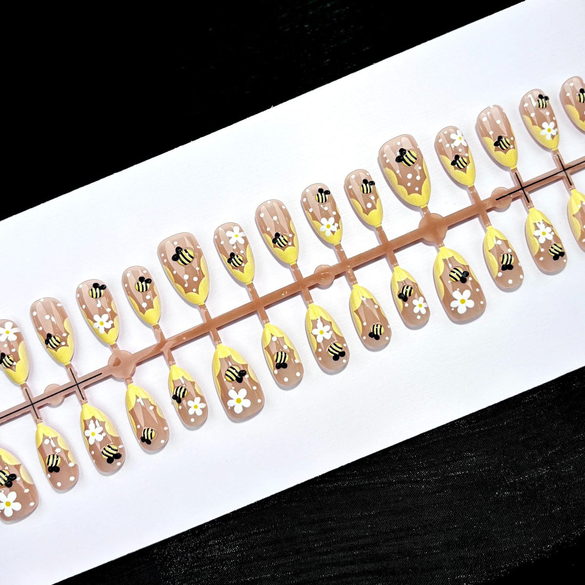 Artistic Bee-Design Press-On Nails — product view 2