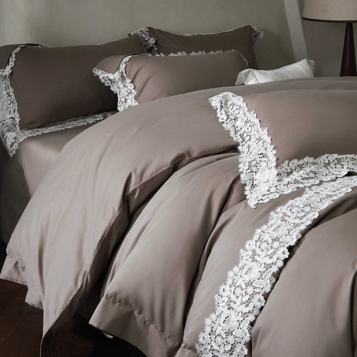 Luxurious cotton satin bedding set with decorative lace — product view 2