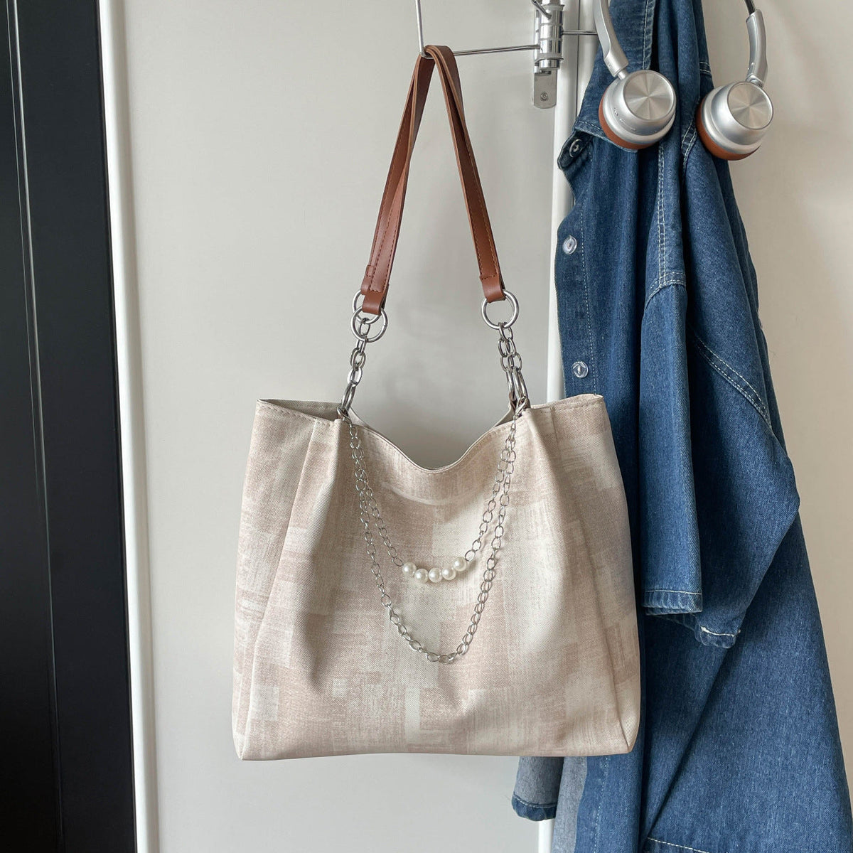 Chic Textured Shoulder Tote — product view 4