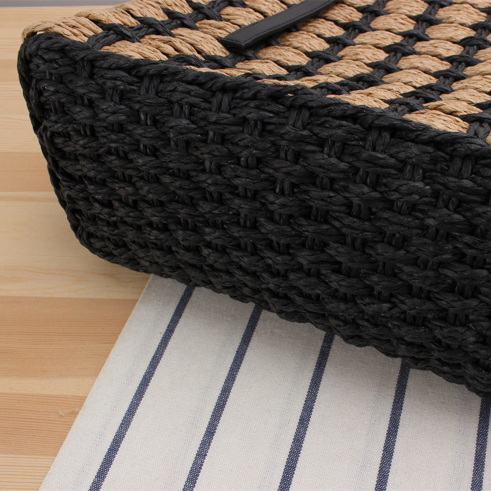 Elegant Straw Bag with Chic Design LoungeYard — product view 3