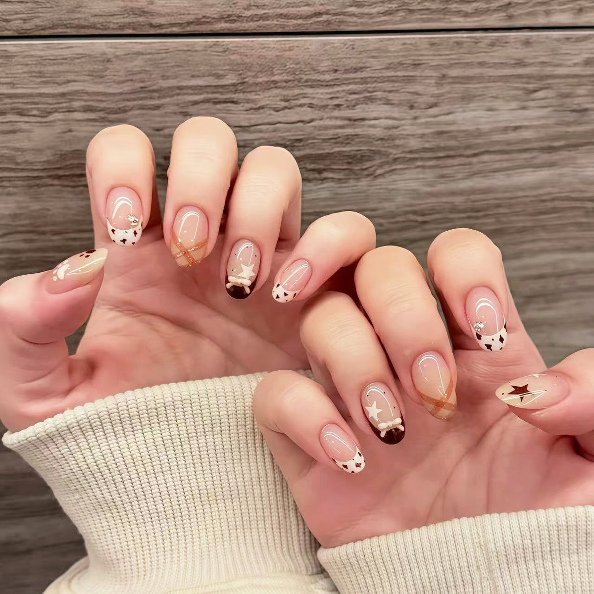 Decorative Press-On Nail Set with Unique Design — product view 1