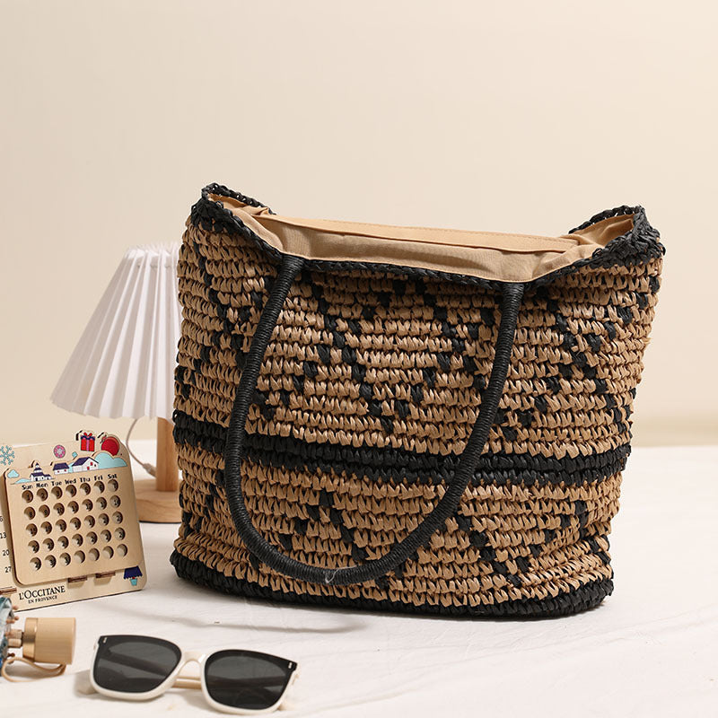 Handcrafted wicker bag with geometric pattern LoungeYard — product view 4