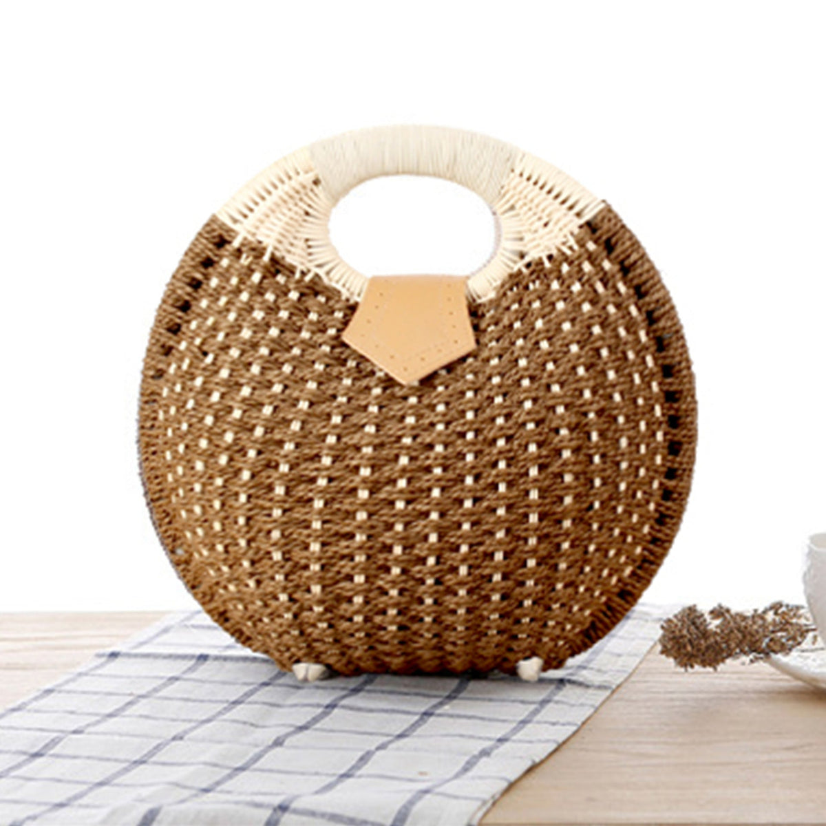 Round straw bag with elegant leather handle LoungeYard — product view 3
