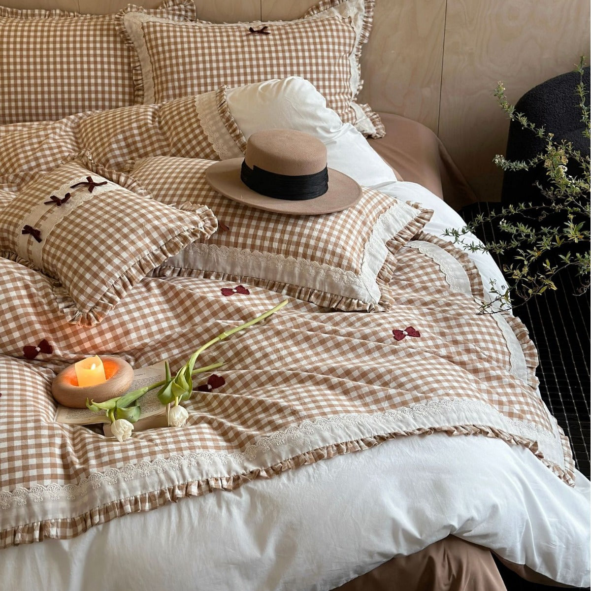 Checked bedding set in Vichy check with ruffles and lace edge — product view 1
