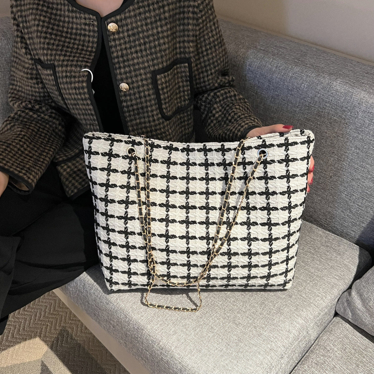 Chic Geometric Pattern Tote Bag — product view 5