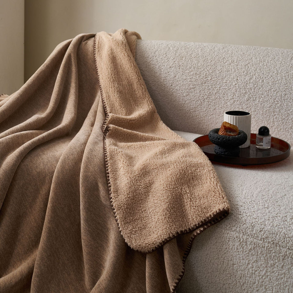 Cozy Sherpa Blanket — product view 2