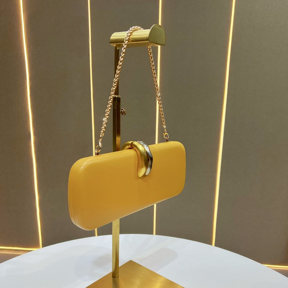 Vintage Clutch — product view 2