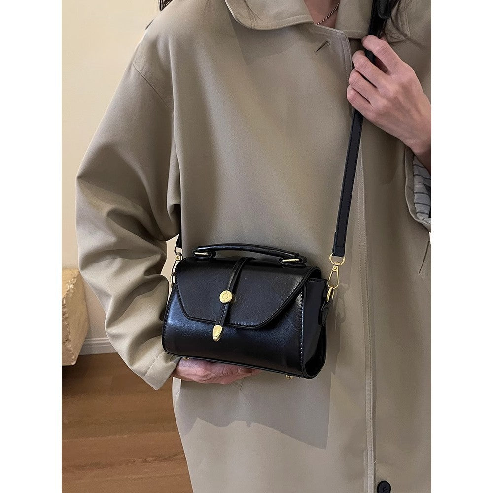 Vintage-Inspired Leather Handbag LoungeYard — product view 2