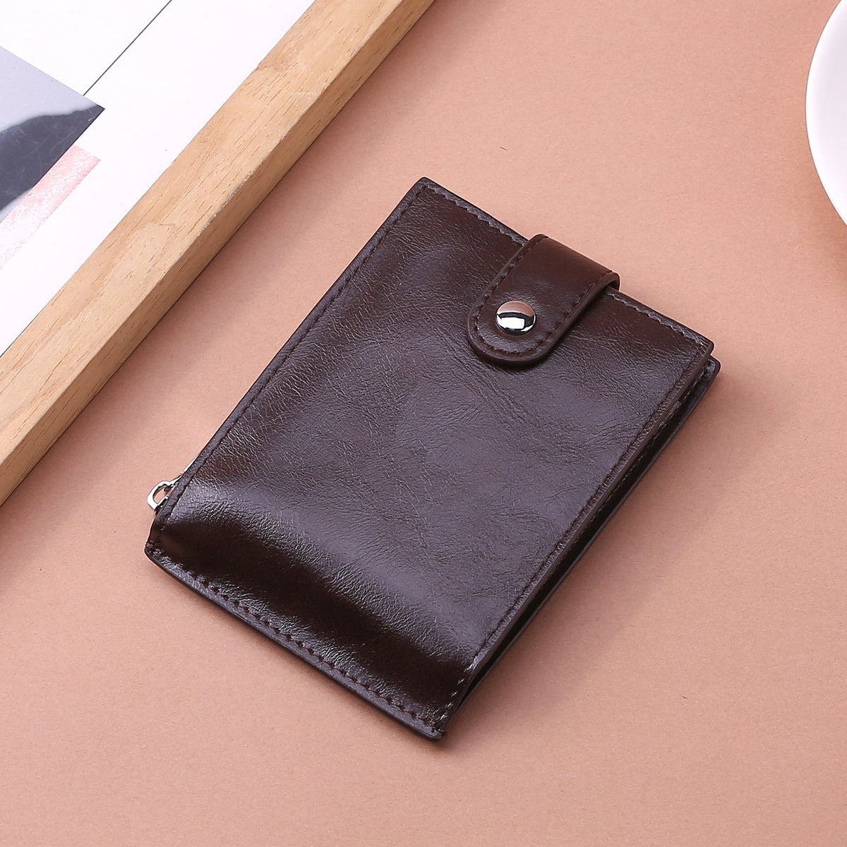 Minimalist Zippered Wallet — product view 2