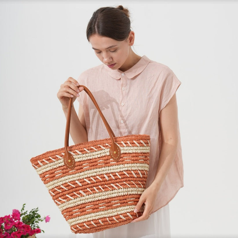Beach bag made of braided natural material LoungeYard — product view 2