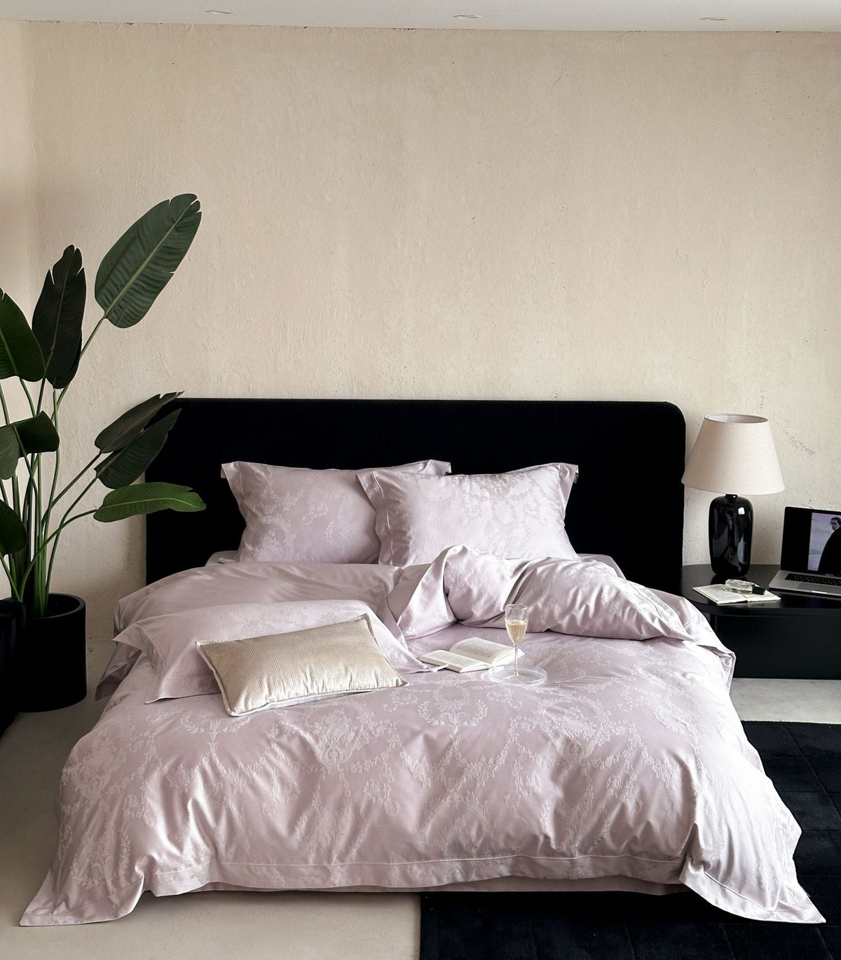 Satin Bedding Set LoungeYard — product view 6
