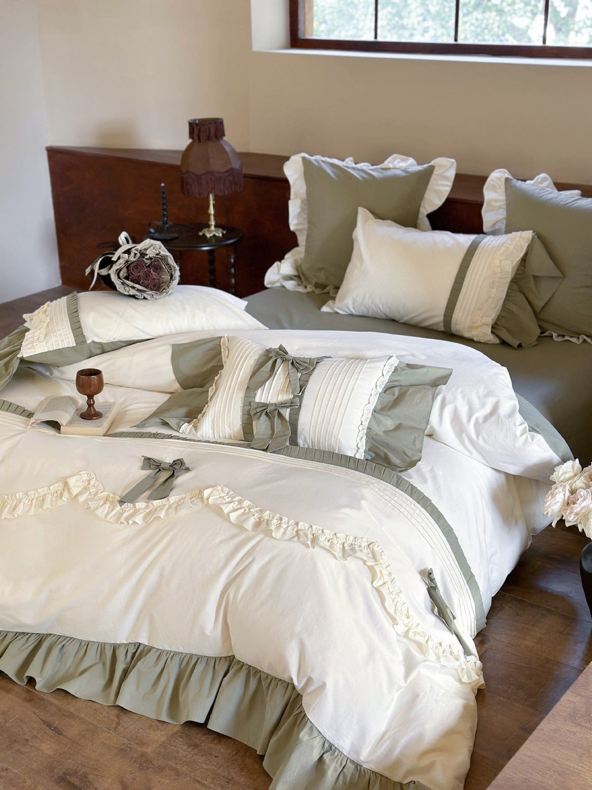 Bedding set with ruffles and decorative bows — product view 6