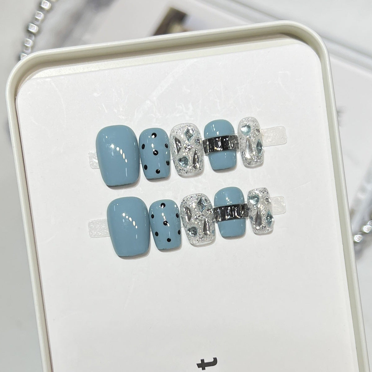 Artistic Press-On Nail Kit — product view 3