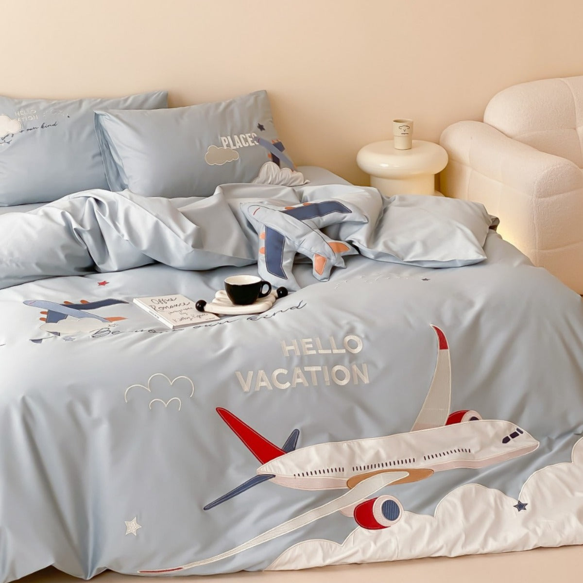 Children's bedding set with playful airplane motif made of cotton satin — product view 1