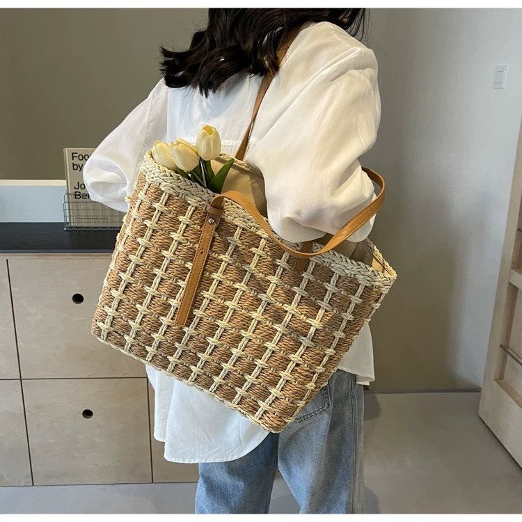 Handwoven basket bag LoungeYard — product view 3