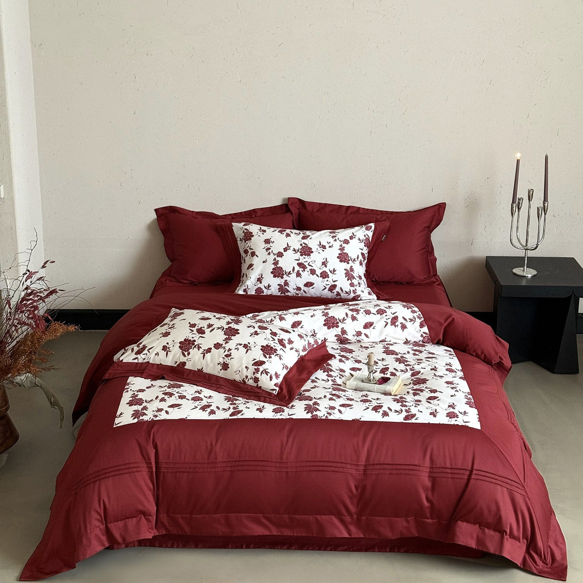 Luxurious cotton bedding set with floral print and pillowcases — product view 6