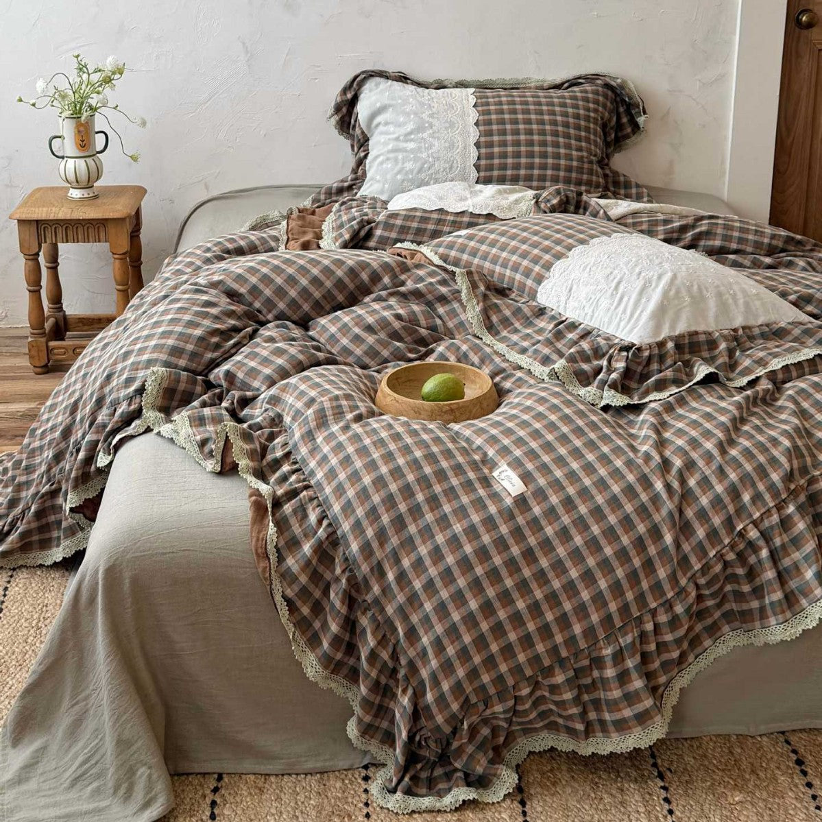 Padded bedding set with check pattern and lace frills — product view 6