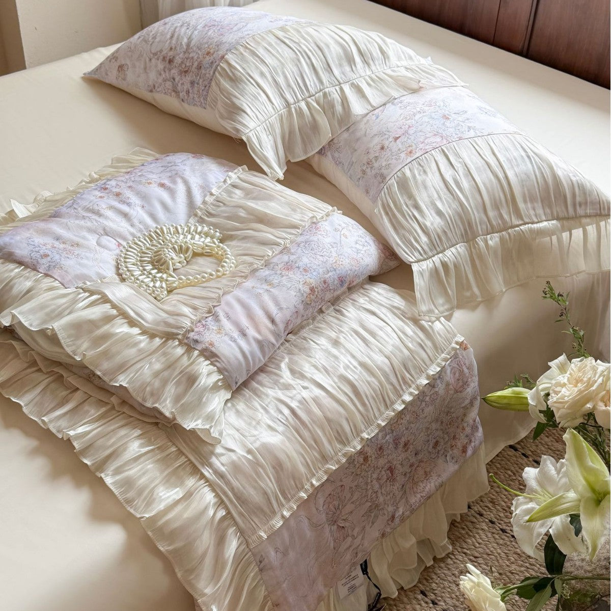Satin bedding set in vintage look with ruffle and floral jacquard LoungeYard — product view 4