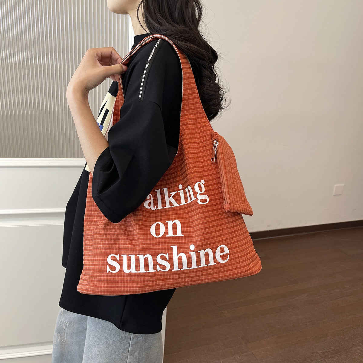 Large Capacity Lightweight Shoulder Bag — product view 2