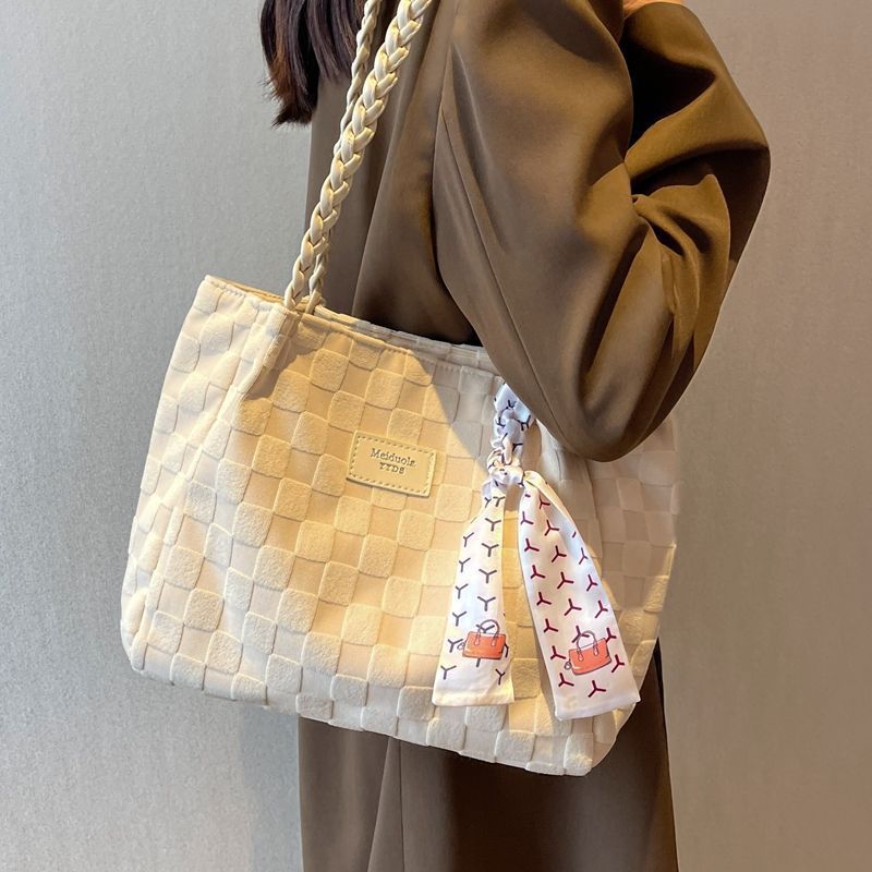 Woven Handcrafted Tote LoungeYard — product view 4
