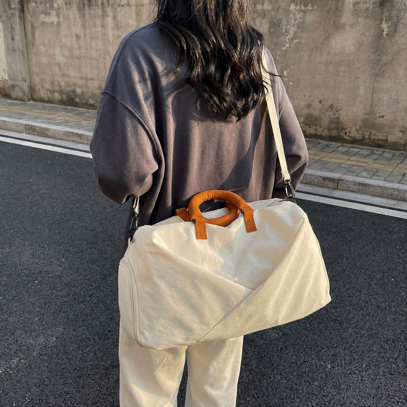 Stylish travel bag with ergonomic design LoungeYard — product view 3
