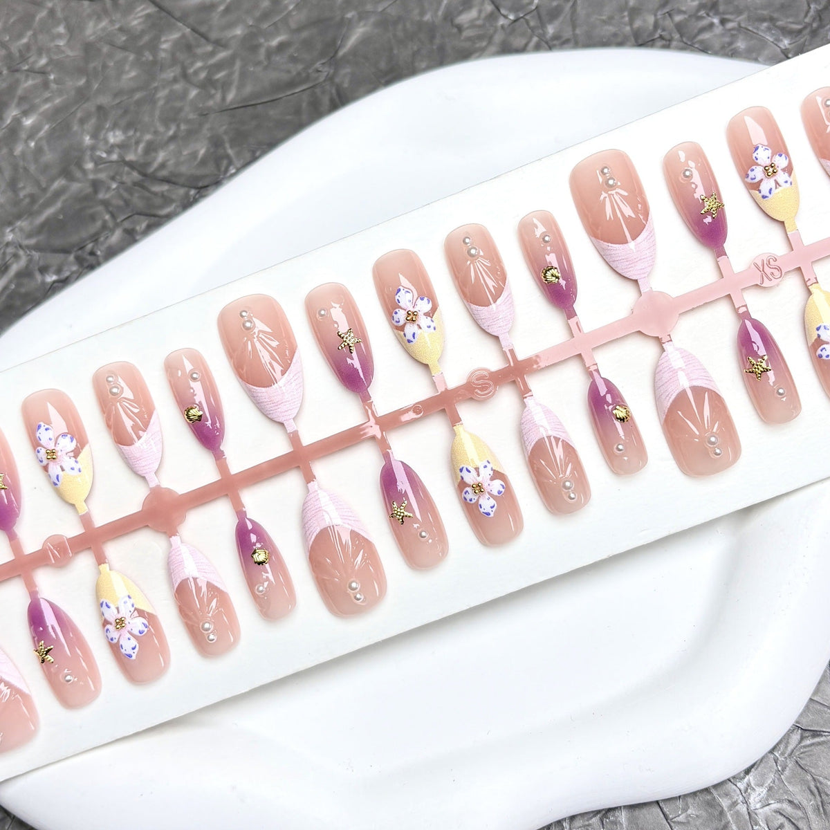 Elegant Floral Press-On Nail Design Set — product view 2