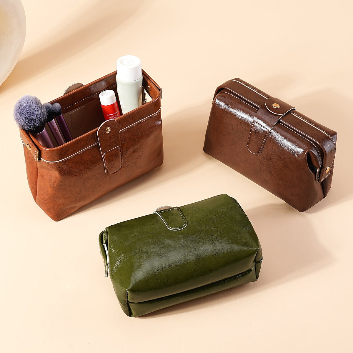 Vintage Leather Cosmetic Case — product view 3